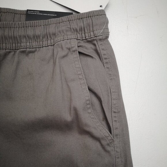 NWT Bluenotes Men's Size XL Dark Grey Elastic & Tie Waist Relaxed Cargo Jogger - Picture 10 of 16